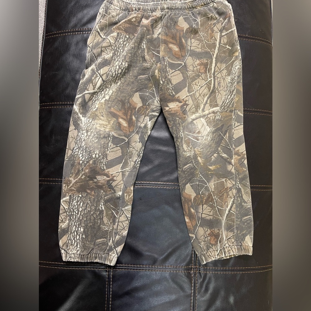 Mens M real tree camo sweatpants .